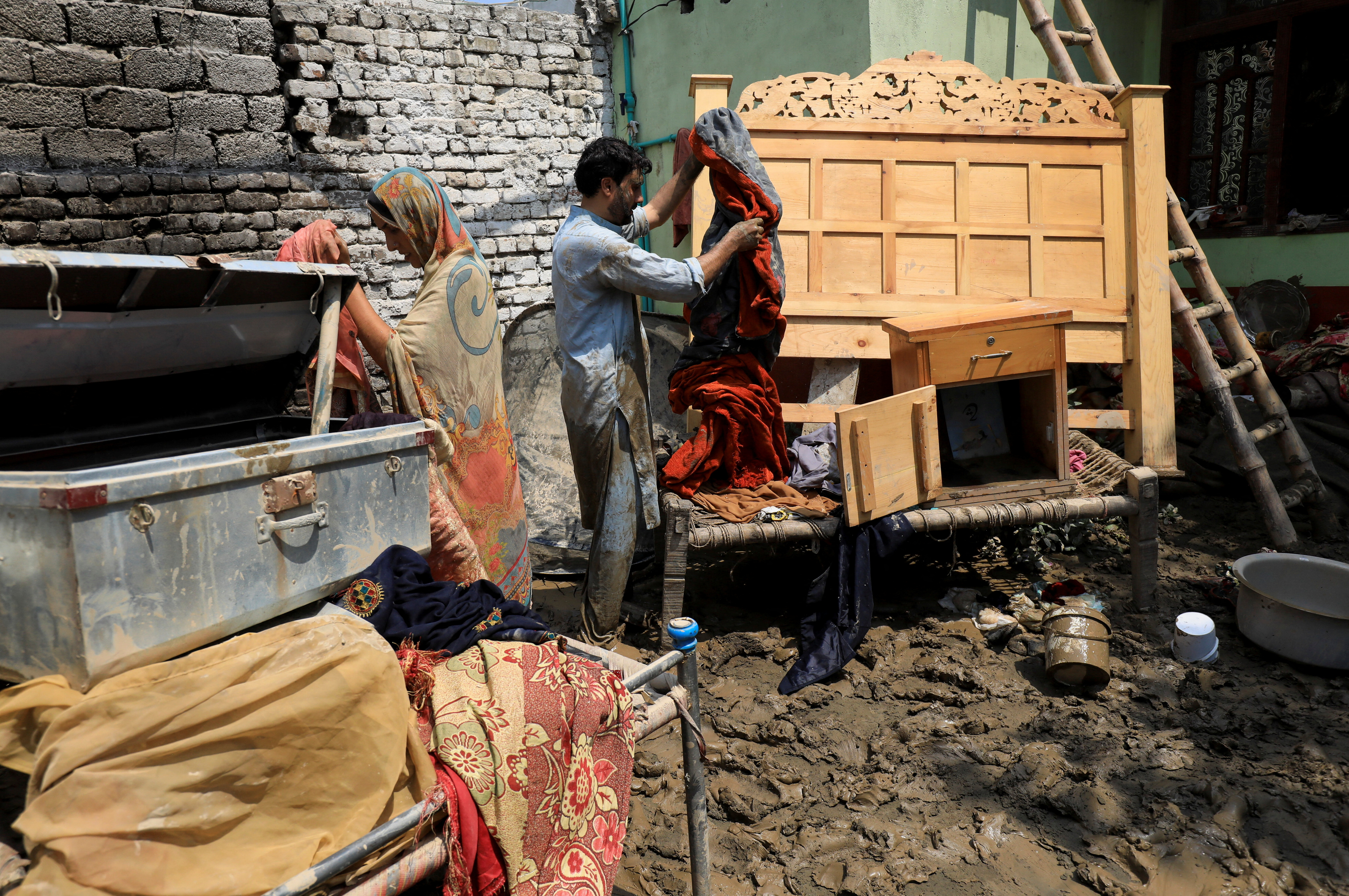 image Pakistan floods cost at least $10 bln &#8211; planning minister (updated)