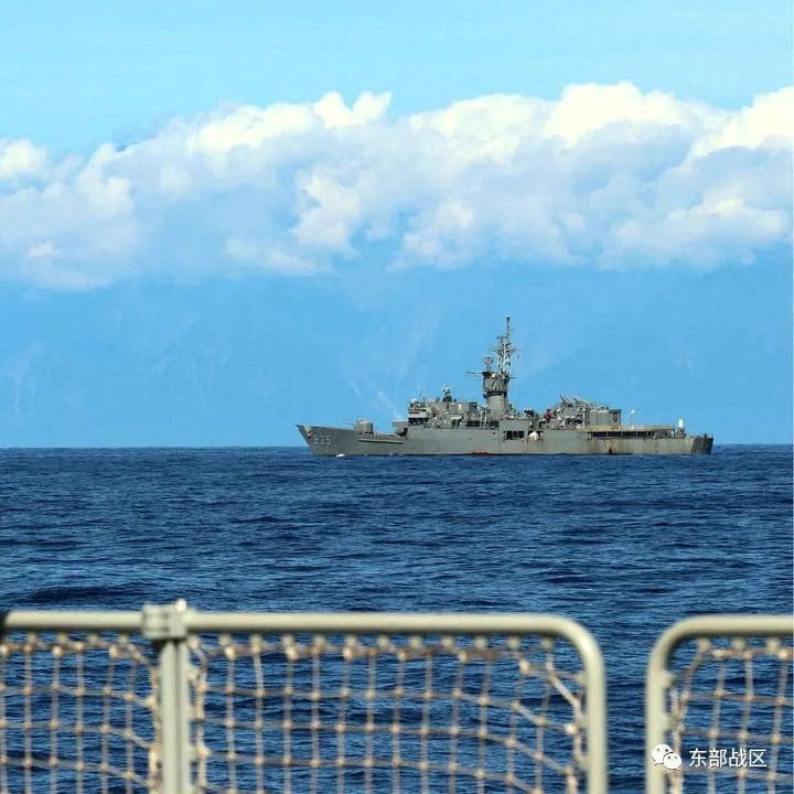 image Taiwan says Chinese planes, ships carry out attack simulation exercise
