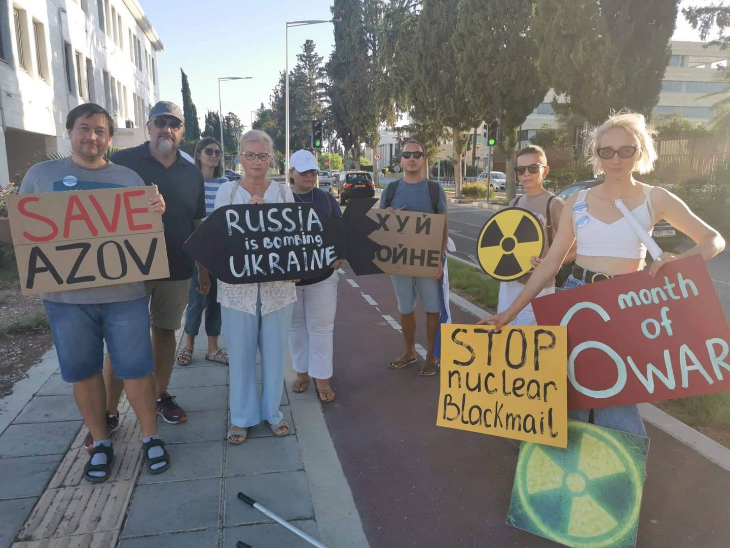 image Group of Russians mark Ukraine&#8217;s independence day with protest against the war