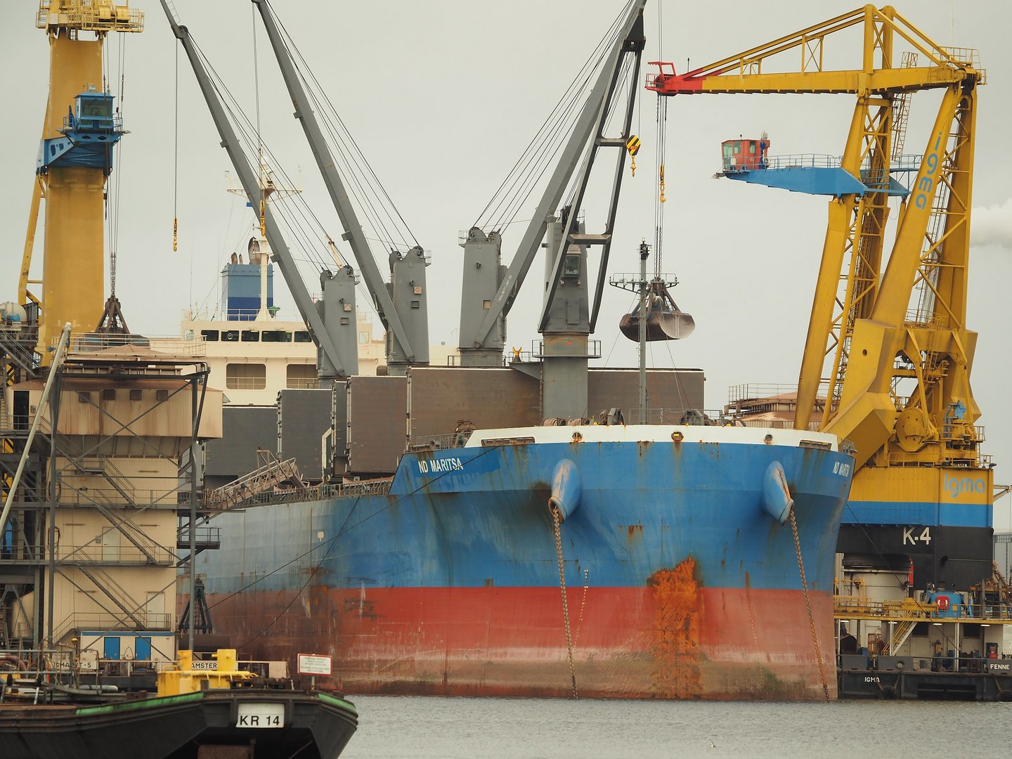 image Cypriot-flagged ship collides with carrier in Belgium, no injuries