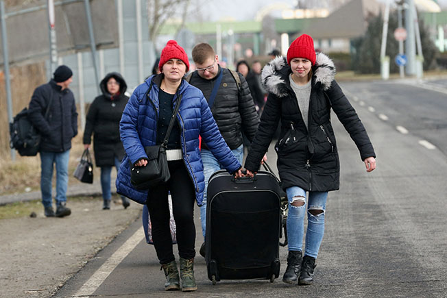 image Putin orders benefit payments for people arriving in Russia from Ukraine