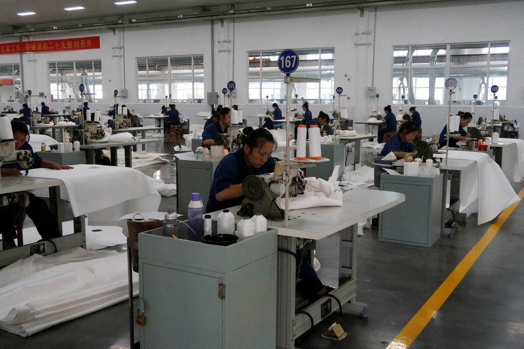 image China pledges to lift economy with stable employment, prices in H2