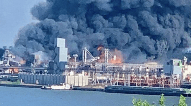 image Grain silos at Mykolaiv port hit by Russian attack