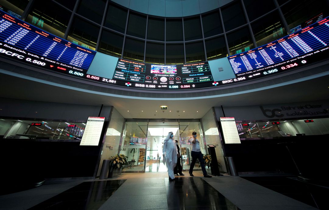 image Gulf stocks fall on tight monetary policy outlook