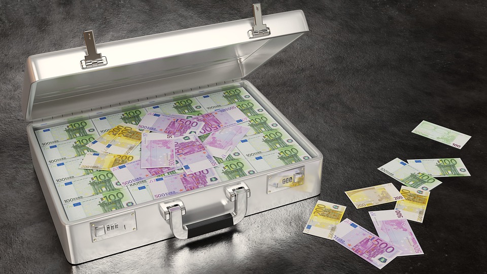 image Spike in large sums of cash smuggled into the north