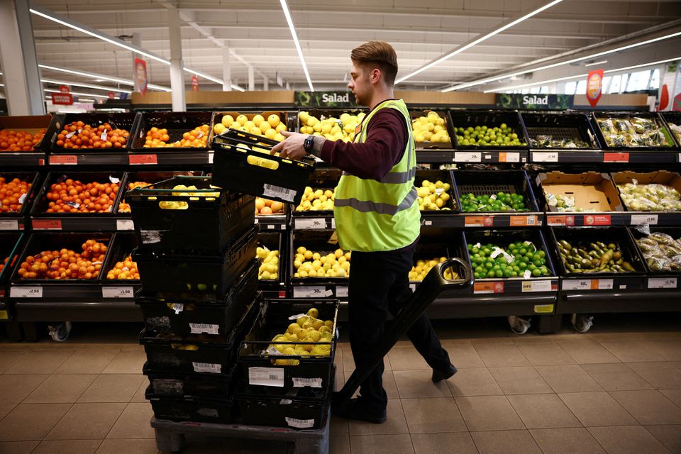image UK inflation hits double digits, highest since 1982