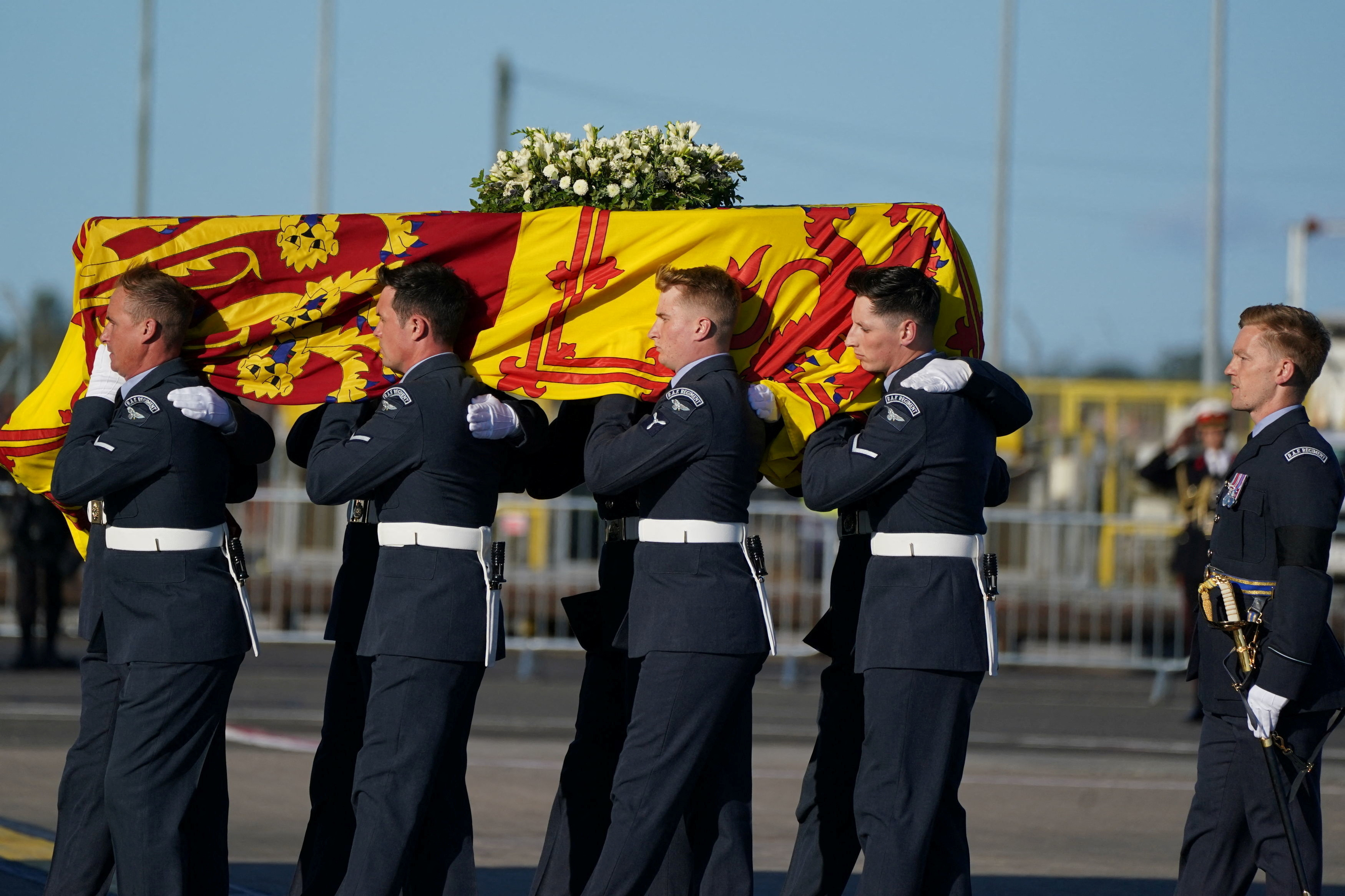 image &#8216;Once in a lifetime event&#8217;: London queues to pay respects to Queen Elizabeth