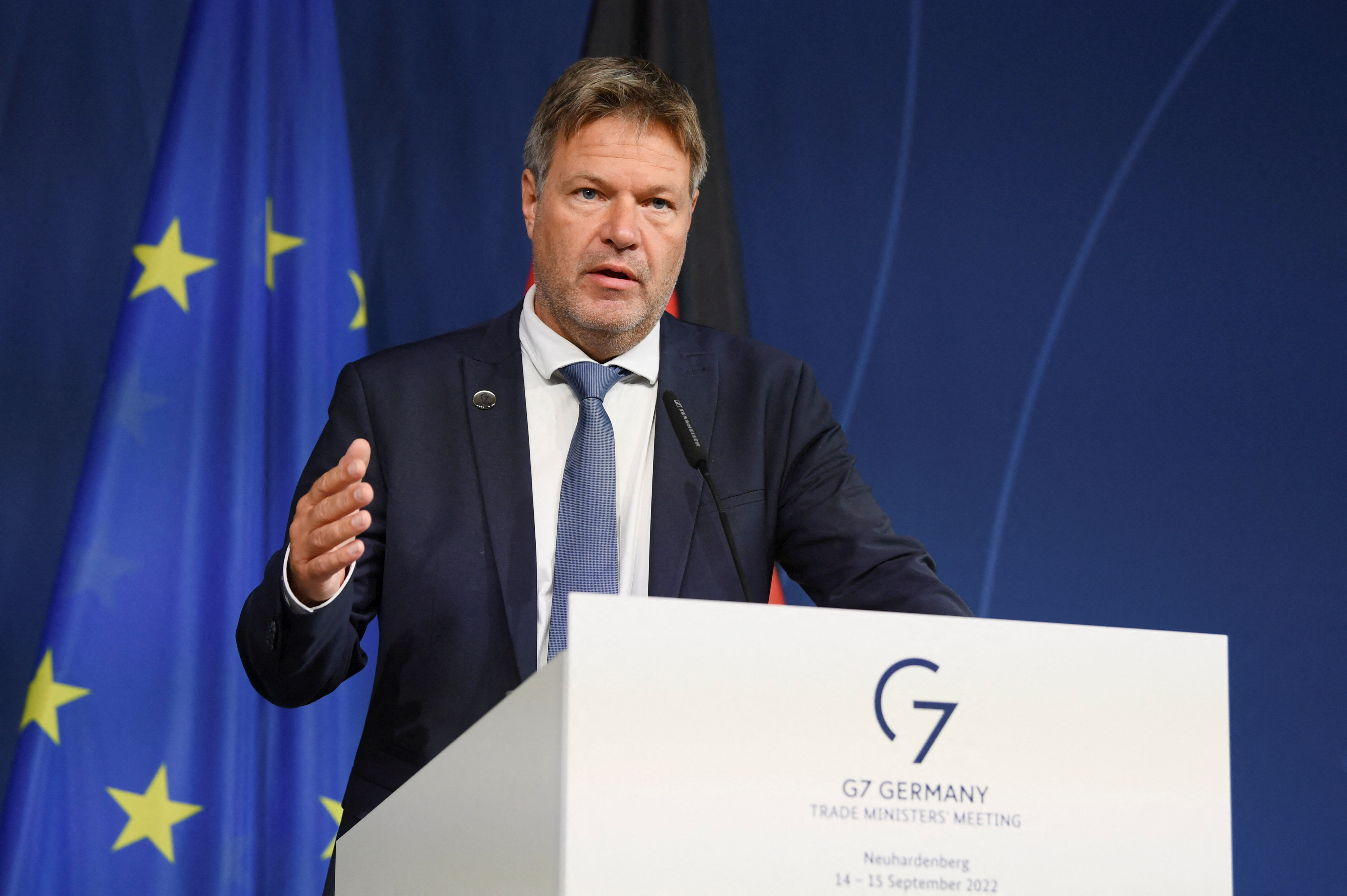 image German economy minister sees possible victory for democracy in Ukraine