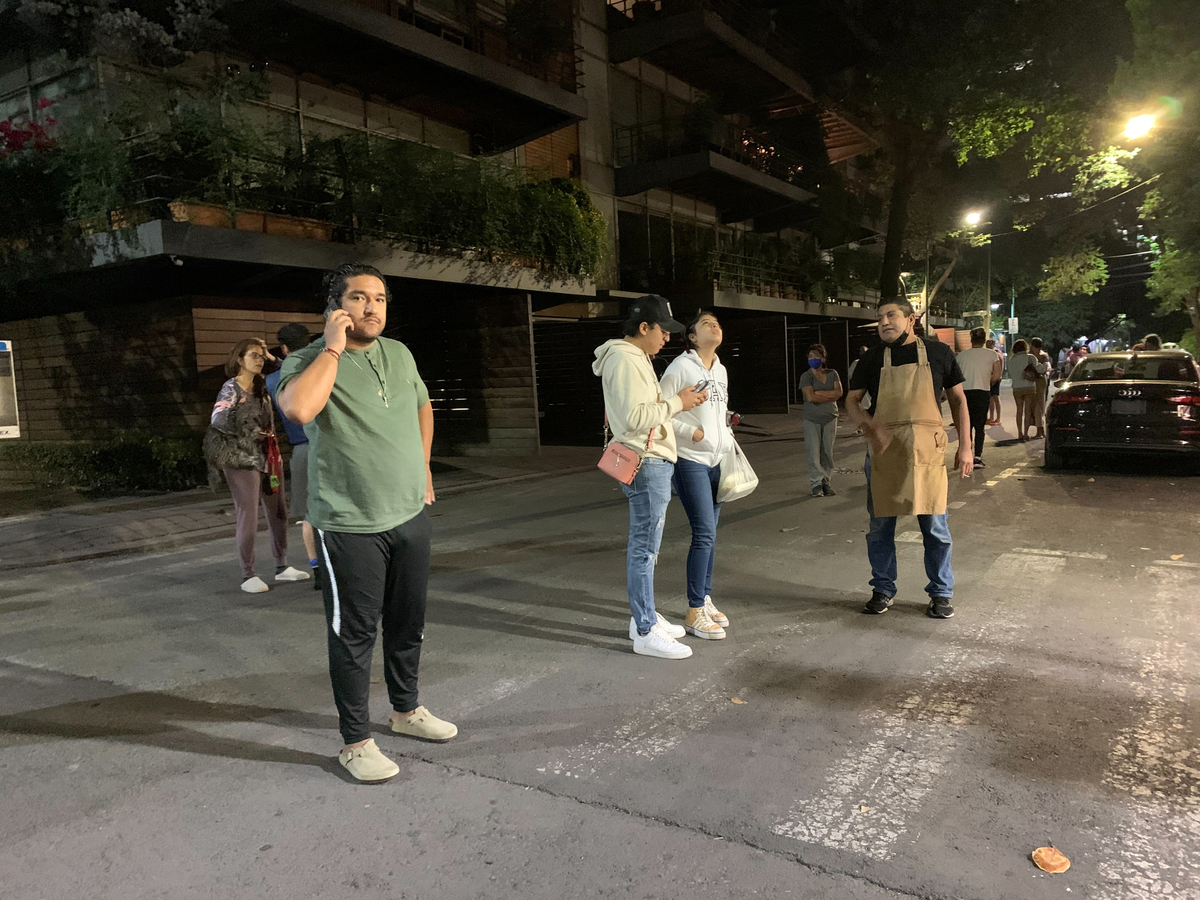 image Strong earthquake strikes Mexico at night again, one death reported