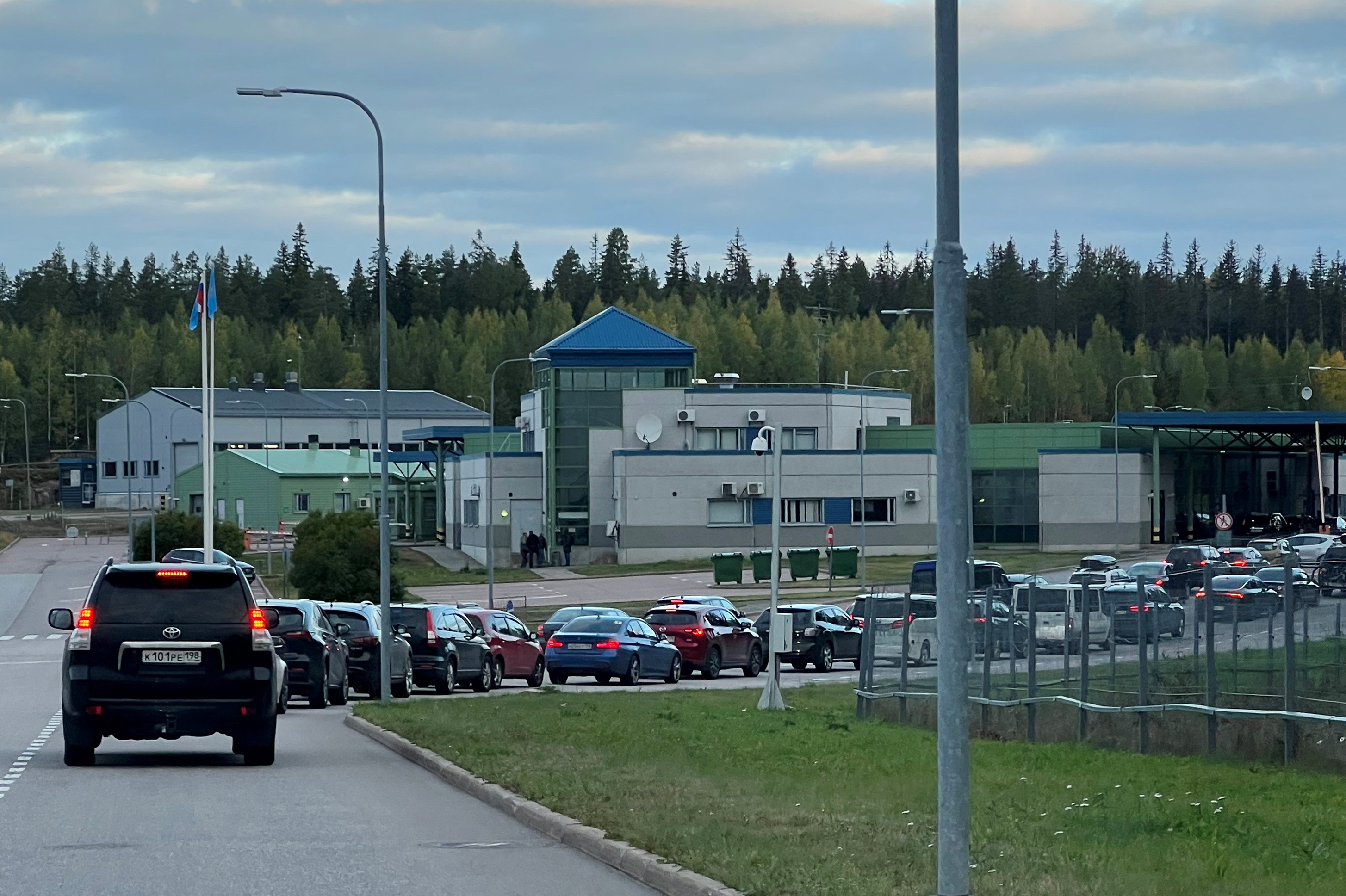 image Finland mulls barring Russians from entering as border traffic grows