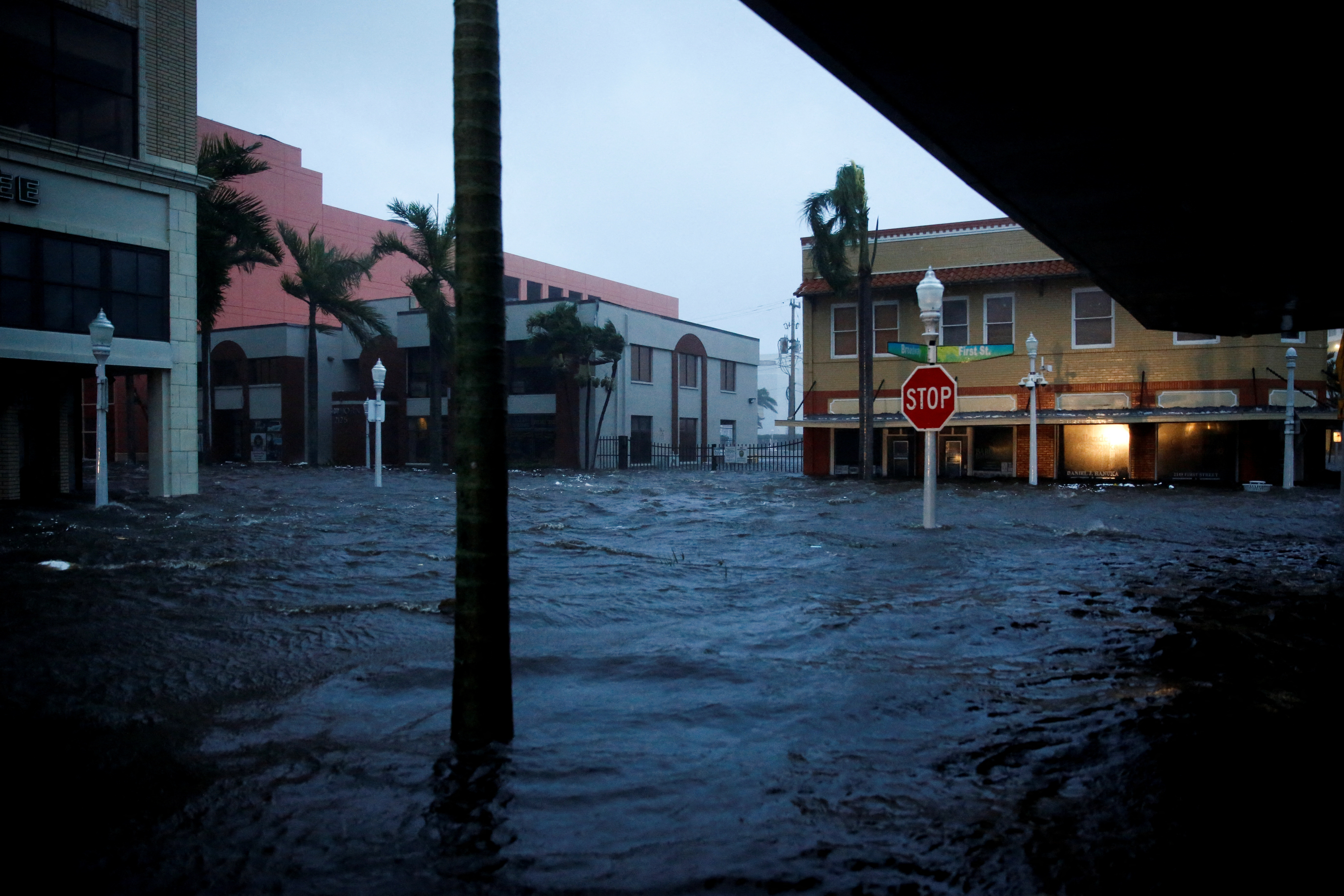 image Hurricane Ian makes landfall along Florida Gulf Coast with Category 4 fury