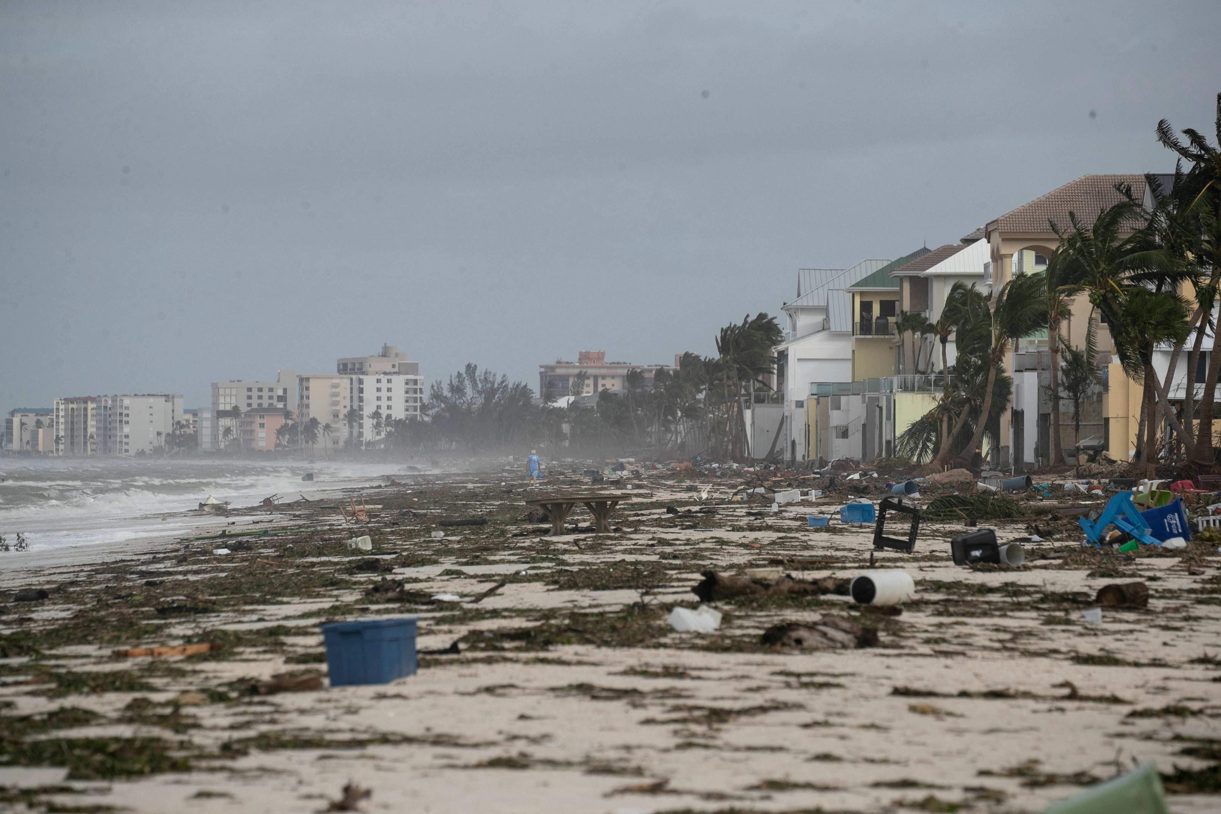 image Crews in Florida race to rescue those trapped by Hurricane Ian