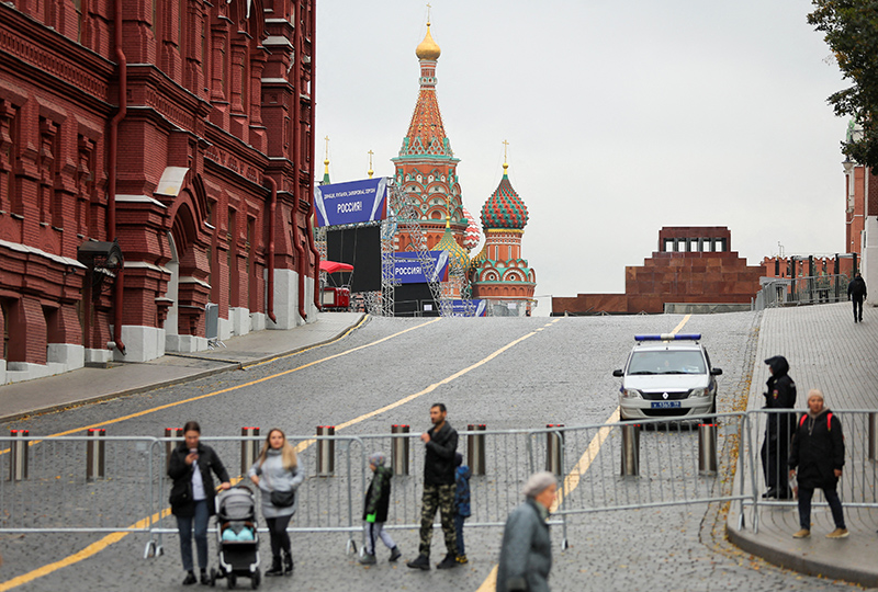 image Civilians killed in Ukraine convoy attack as Putin to proclaim rule over seized land