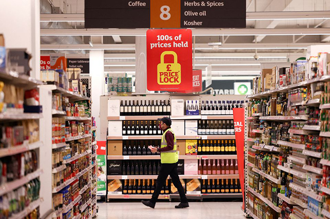 image ANALYSIS-UK tax cuts seen as cold comfort for poorest Britons