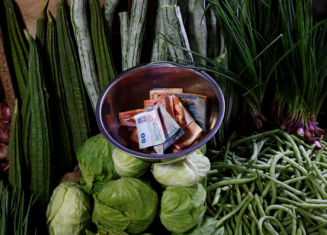 image Sri Lanka inflation rate surges to 70.2% in August