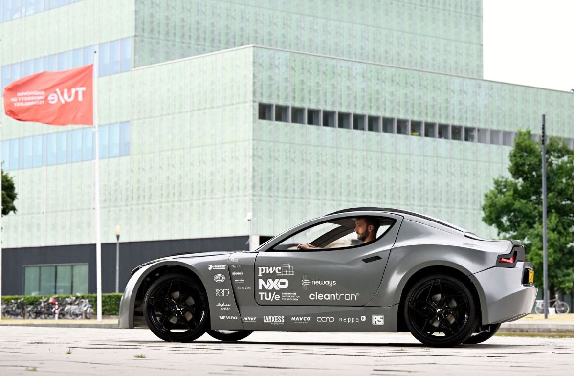 image Dutch students devise carbon-eating electric vehicle