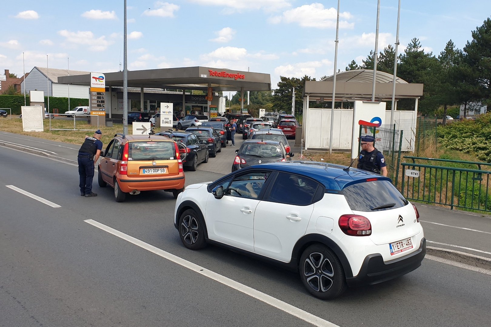 image Belgian motorists beat fuel inflation with cross-border trips to France