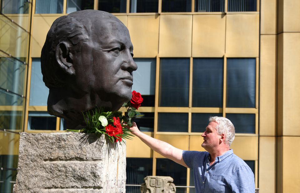 image Putin denies Gorbachev a state funeral and will stay away