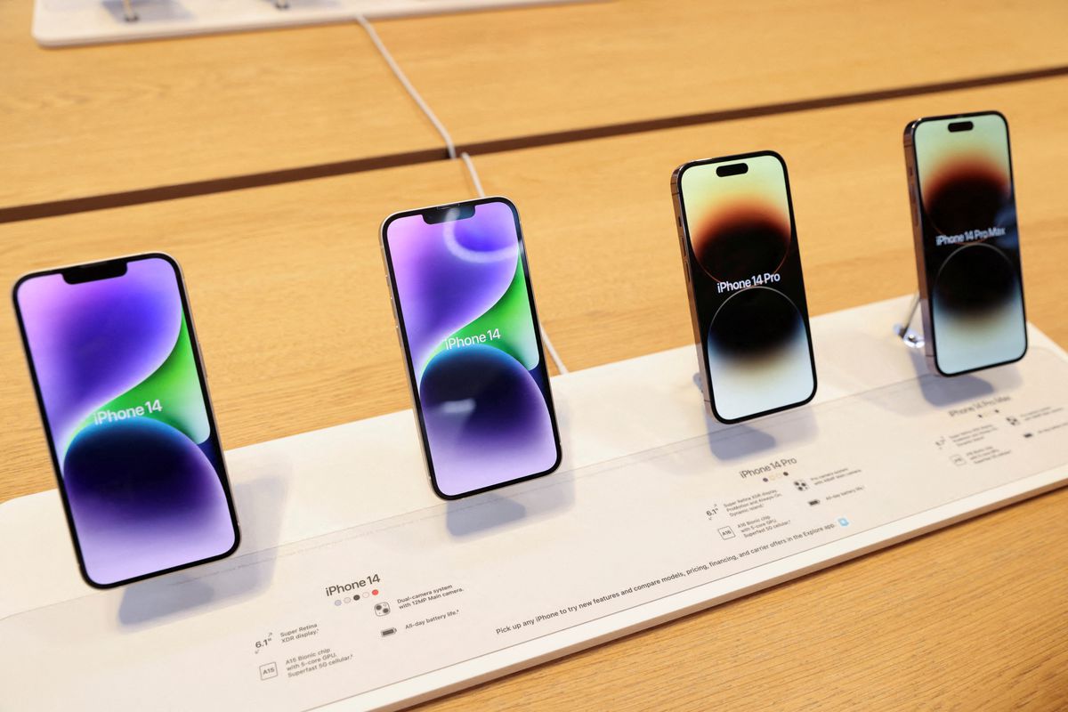 image Apple drops plan to boost iPhone production as demand falters