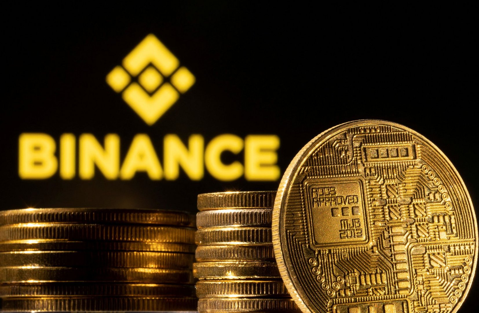 image Investors pull $2.5 bln in days from Binance&#8217;s stablecoin on regulatory scrutiny
