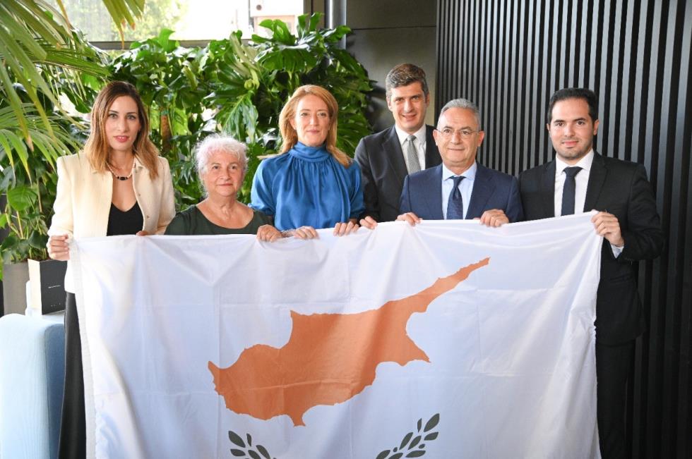 image Cyprus: A very troubled flag 