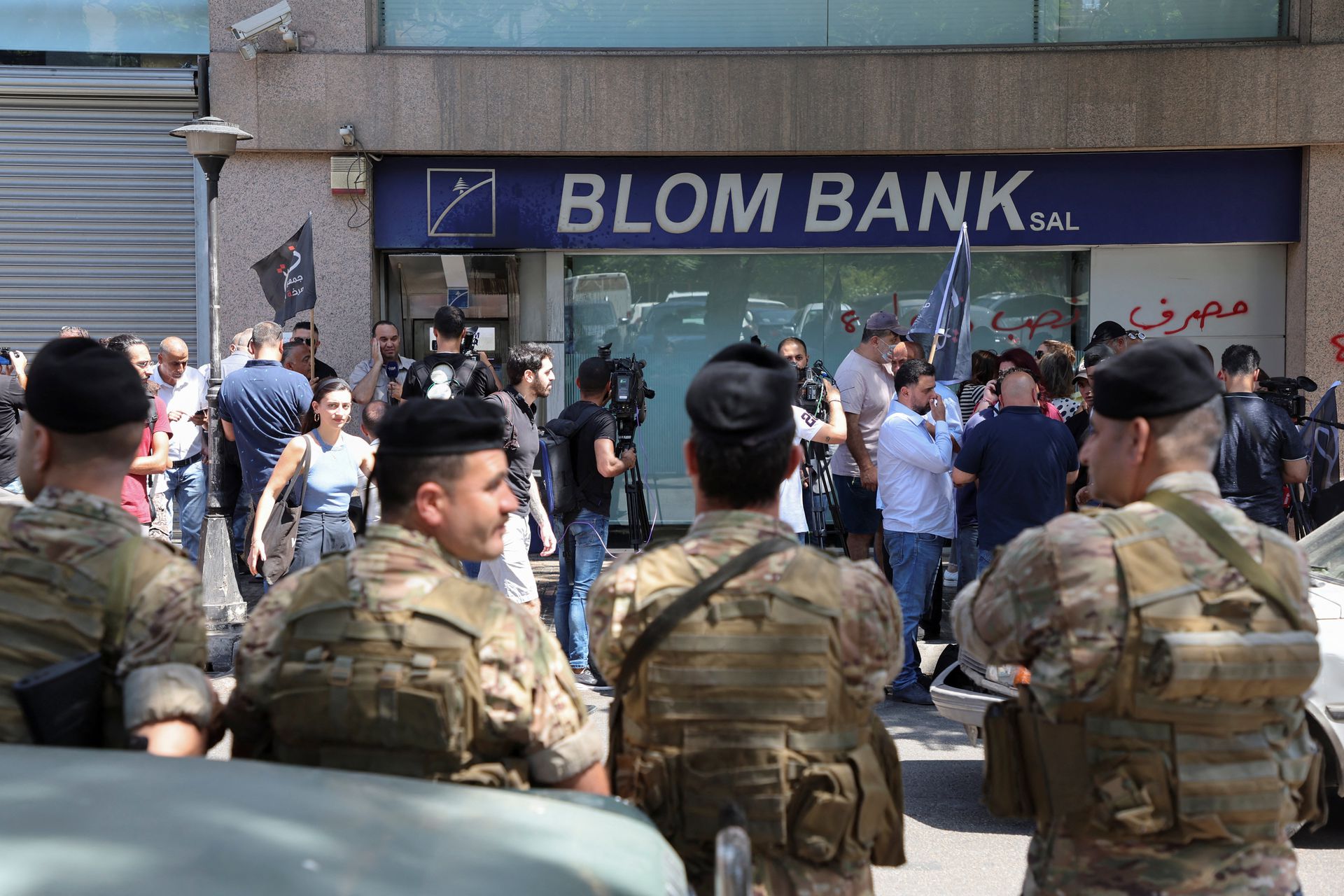 image Depositors hold up two Lebanese banks to grab their own money