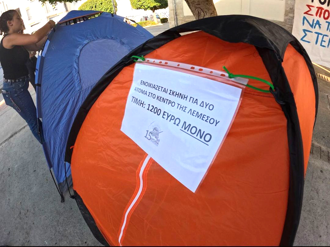image Tepak students use tents to protest high rents (Update)