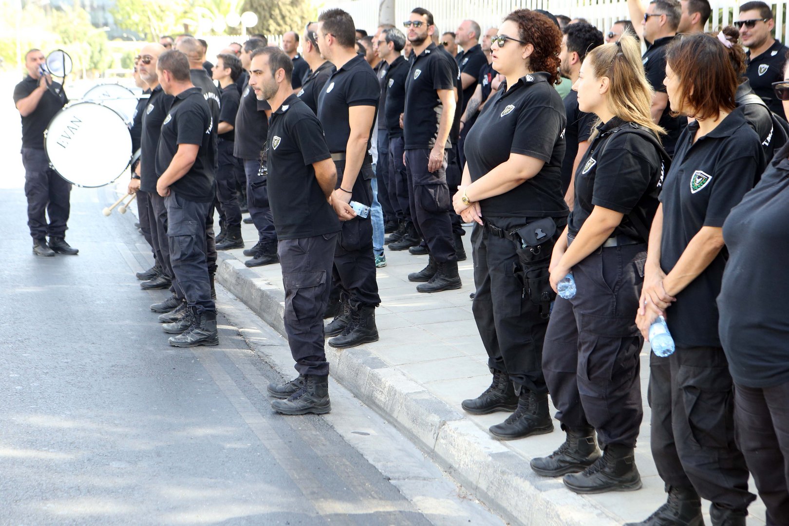 image Prison guards extend strike measures, will block road on Monday