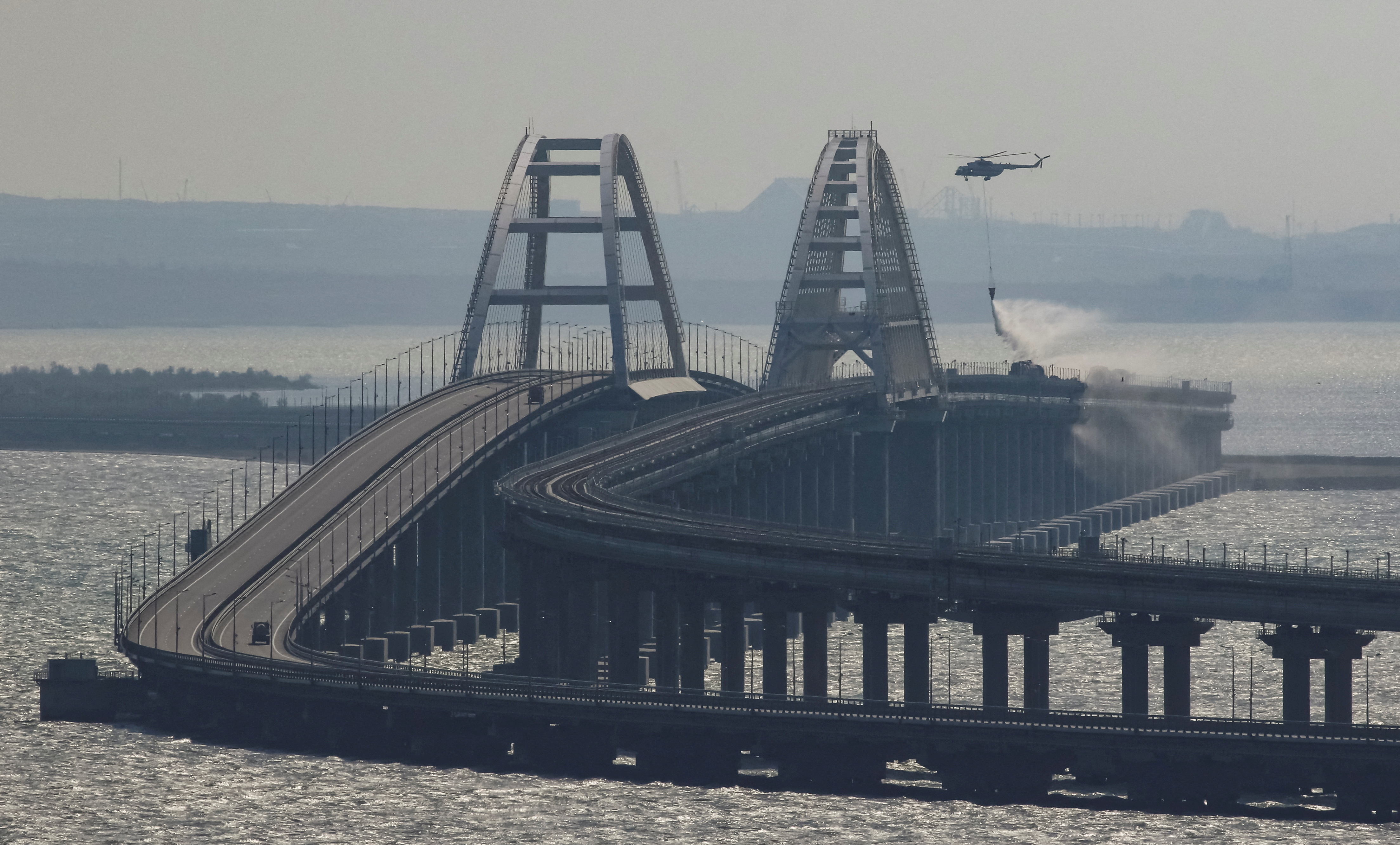 image Divers to check damage to blast-hit Crimea bridge key to Russia&#8217;s war (Update 1)