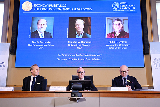image Banking crisis breakthroughs win Nobel economics prize for Bernanke, Diamond, Dybvig