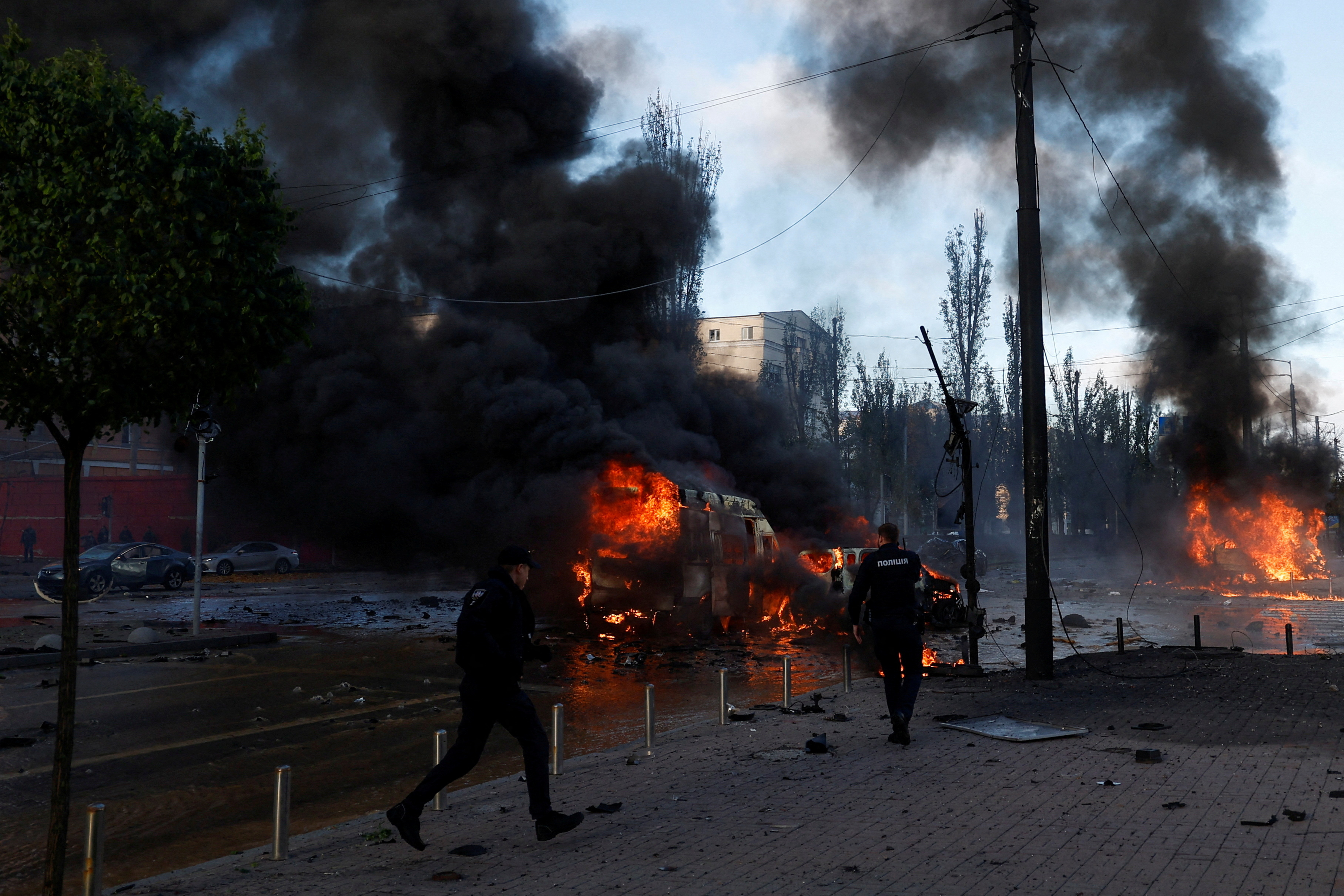 image Blackouts after Russian strikes deepen Ukraine&#8217;s concerns before winter, electricity exports halted