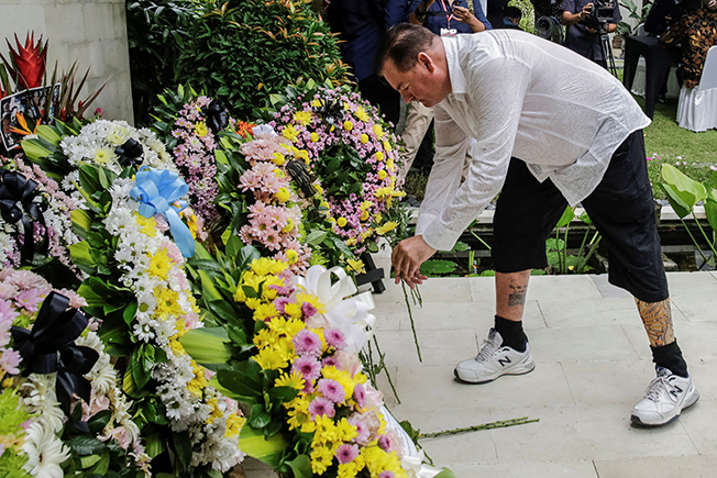 image Prayers, wreaths mark 20th anniversary of Bali bombing