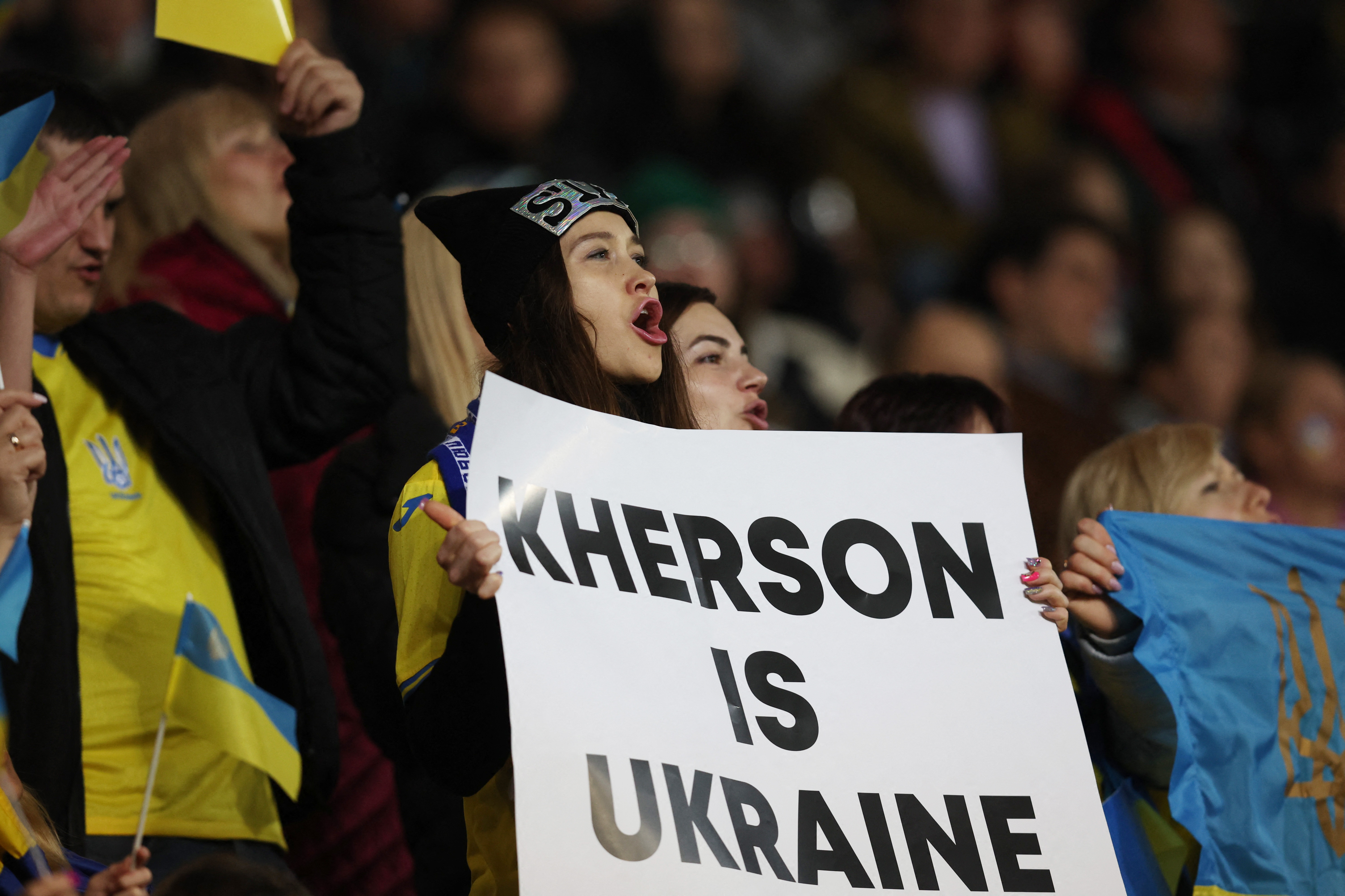 image Civilians in &#8216;annexed&#8217; Kherson flee to Russia as Ukrainians advance