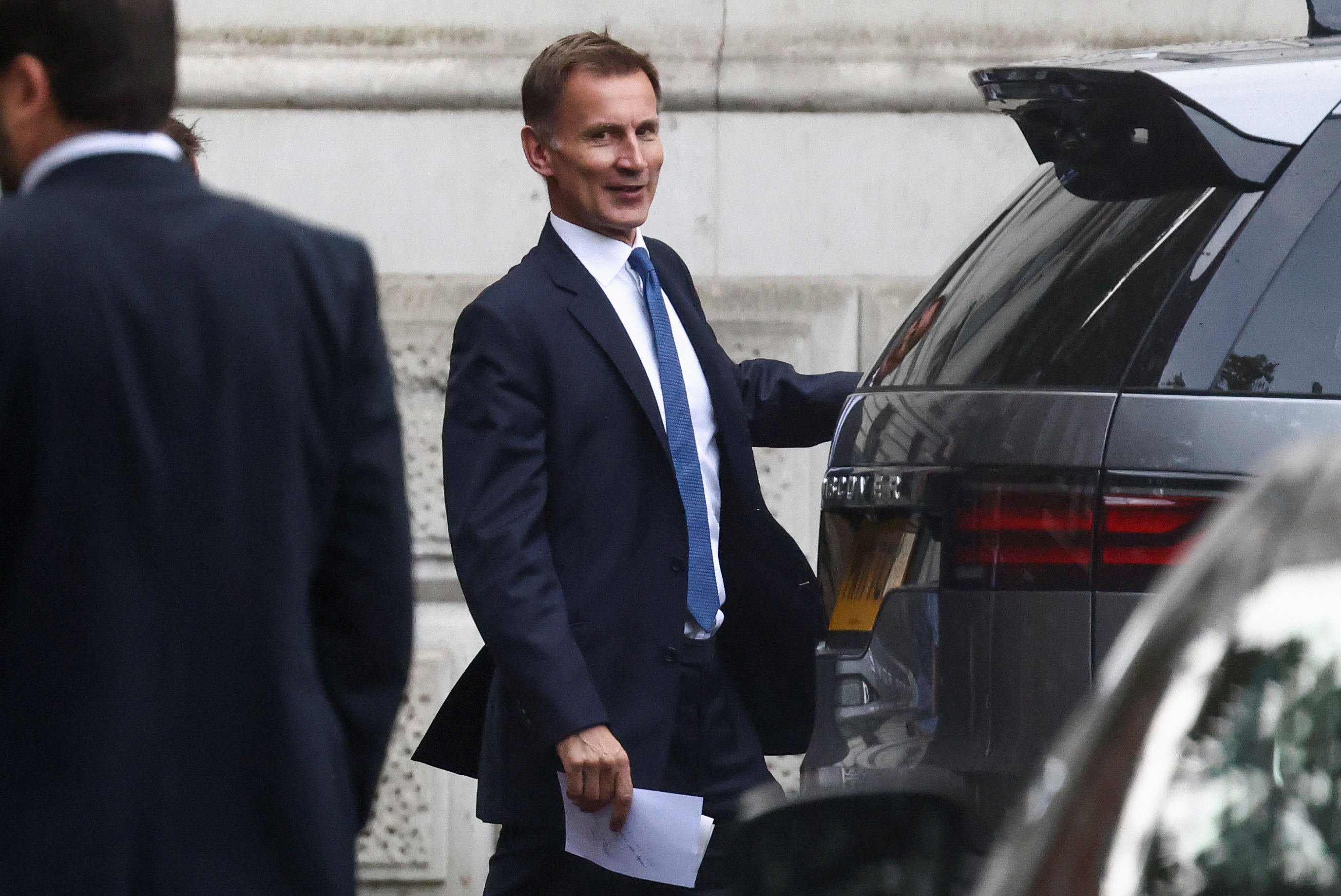 image New UK chancellor Hunt reverses Truss&#8217; economic plan in dramatic U-turn