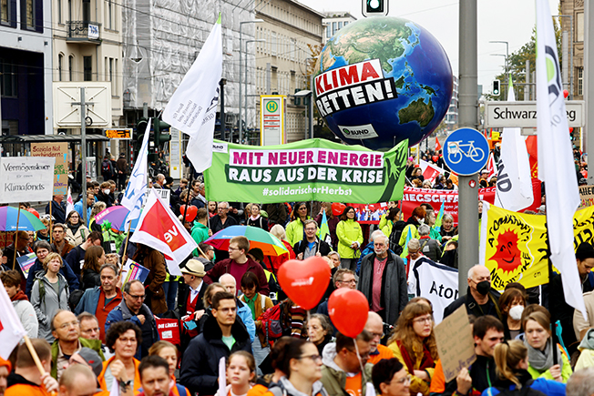 image Thousands protest in Germany demanding solidarity in energy relief