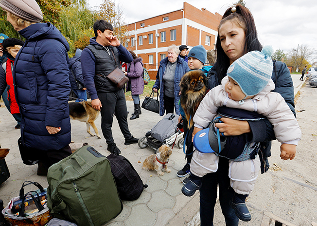image Russian occupation authorities tell civilians to leave Kherson ‘immediately’