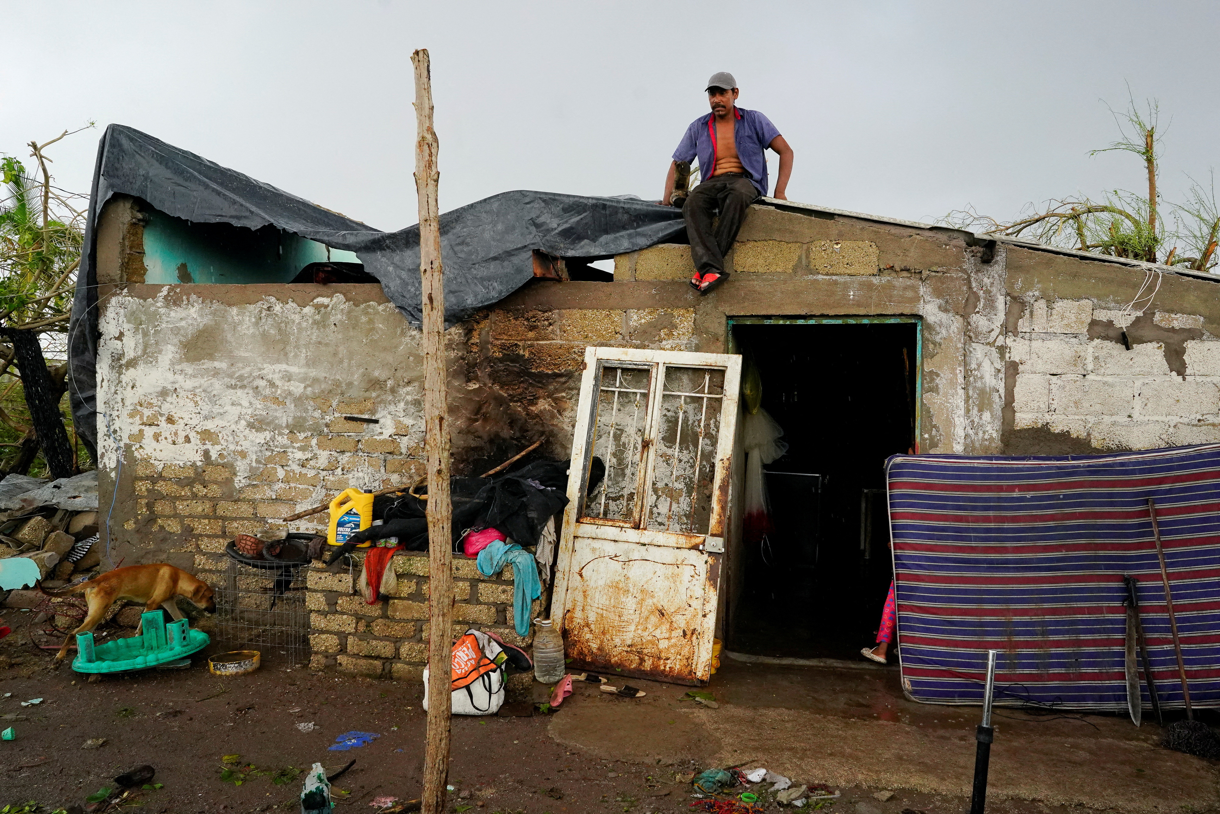 image Three dead as Roslyn&#8217;s intense rains, winds hit Mexico&#8217;s Pacific coast