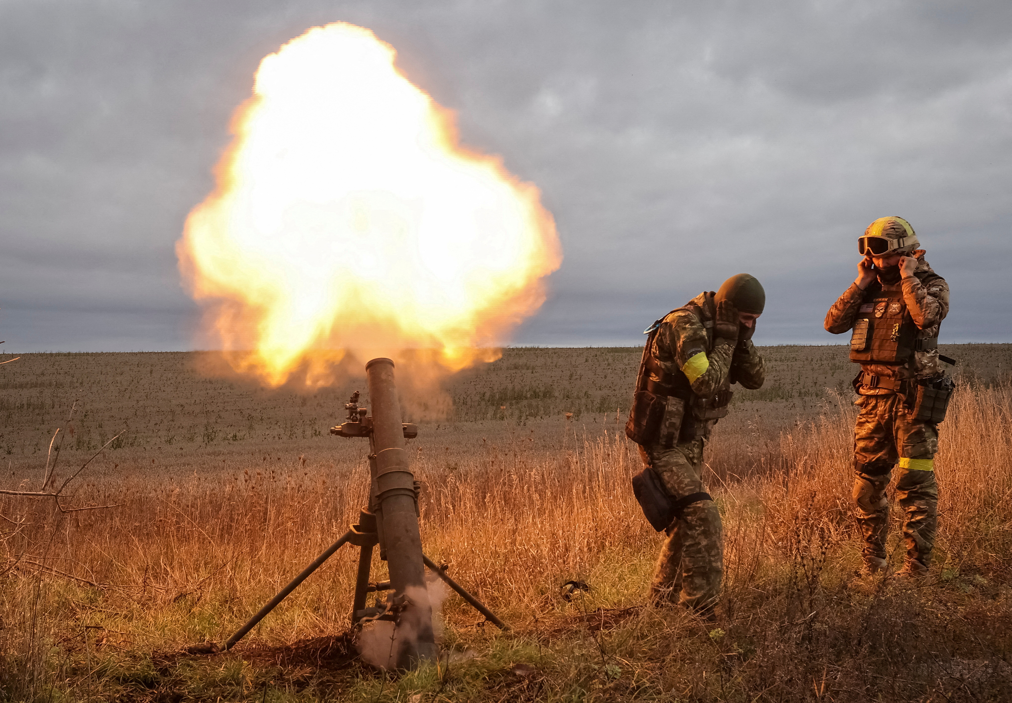 image Ukrainians expect tough fight for Kherson; Russia stages nuclear war games (Wrapup)