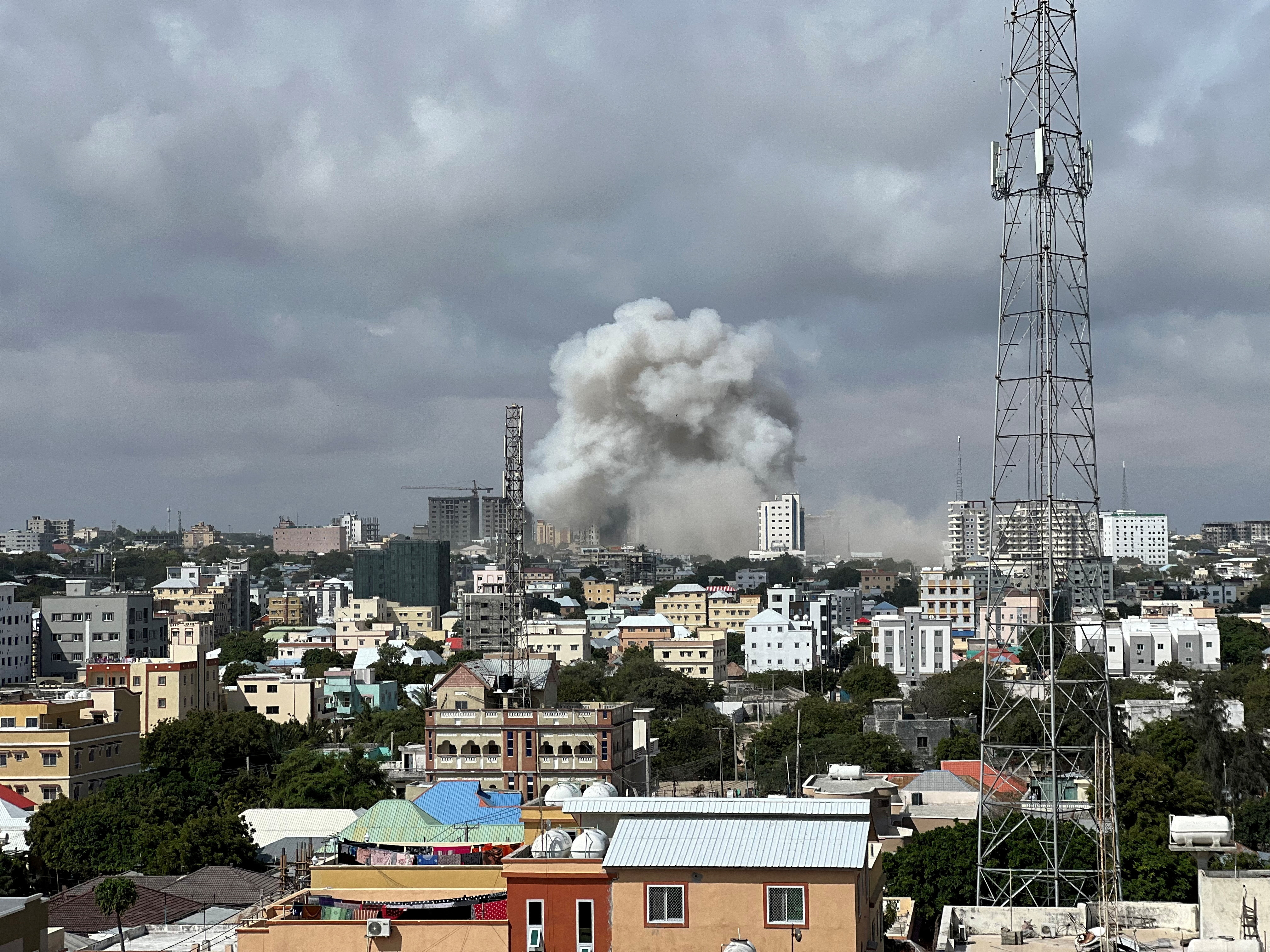 image Somalia president: at least 100 people killed in car bombs