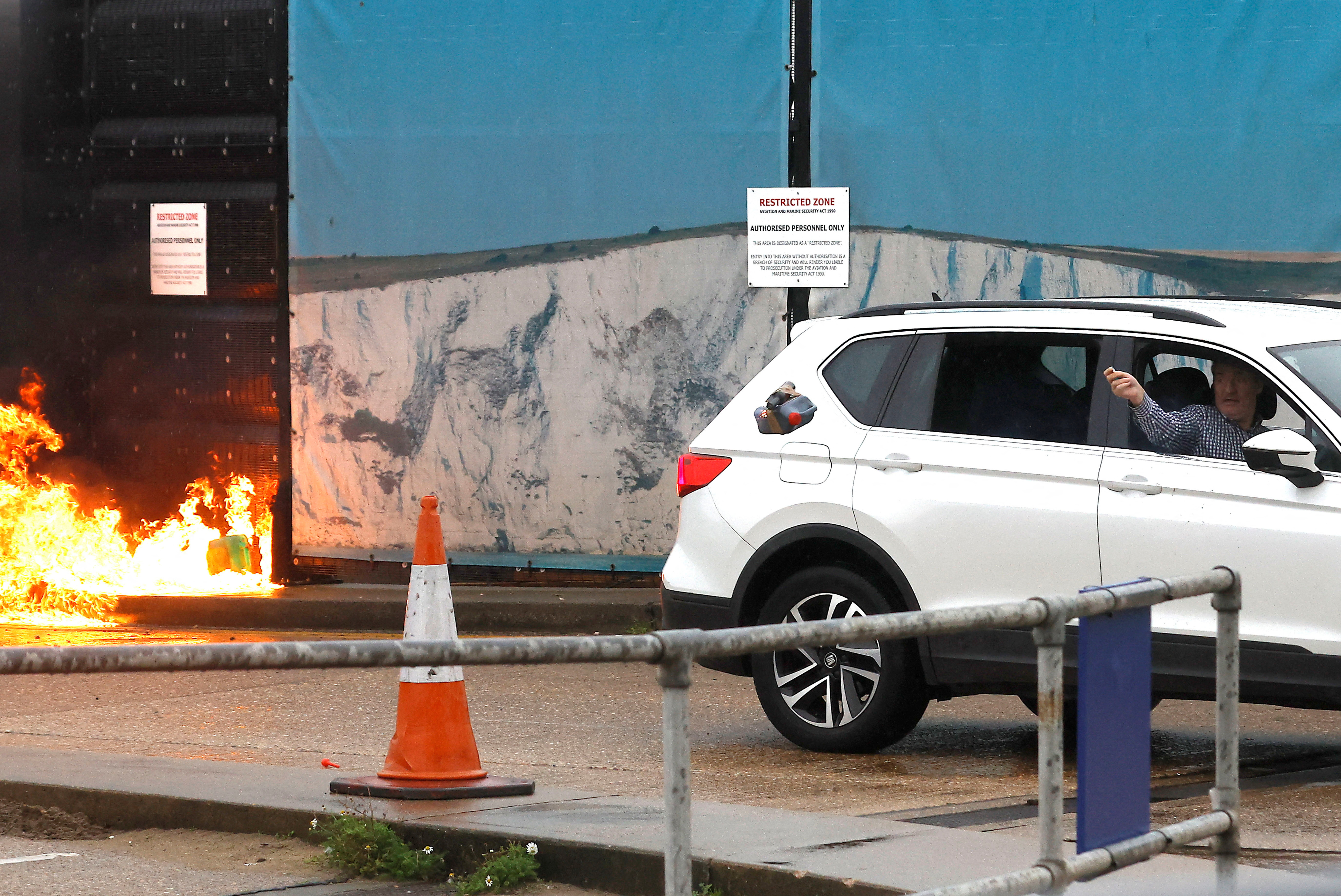 image Man attacks UK border force centre, kills himself (Update)