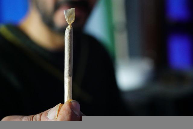 image 40% of students say it’s easy to get illegal drugs