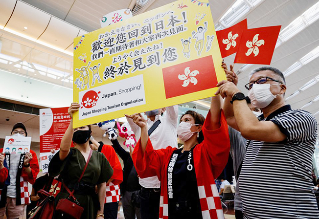 image Japan reopens to tourists with shuttered souvenir shops, hotel staff shortage