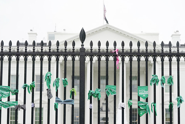 image Biden, doctors say new abortion laws have chilling impact