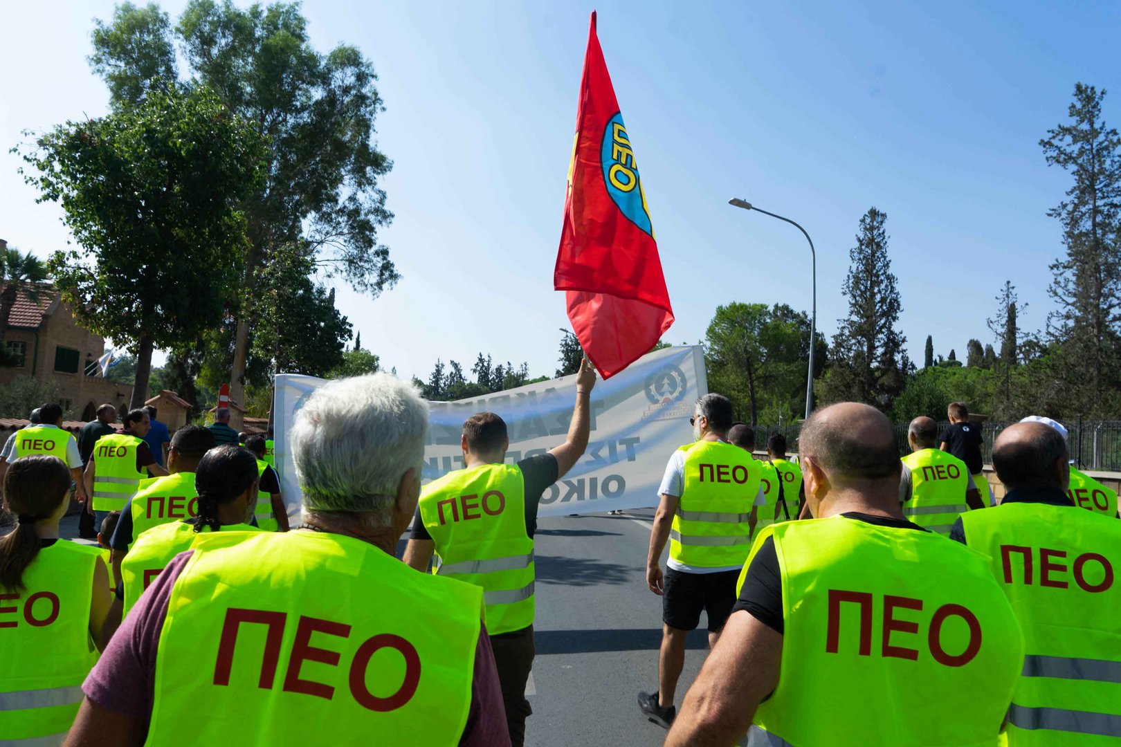 image Peo union workers march on palace over cost of living crisis