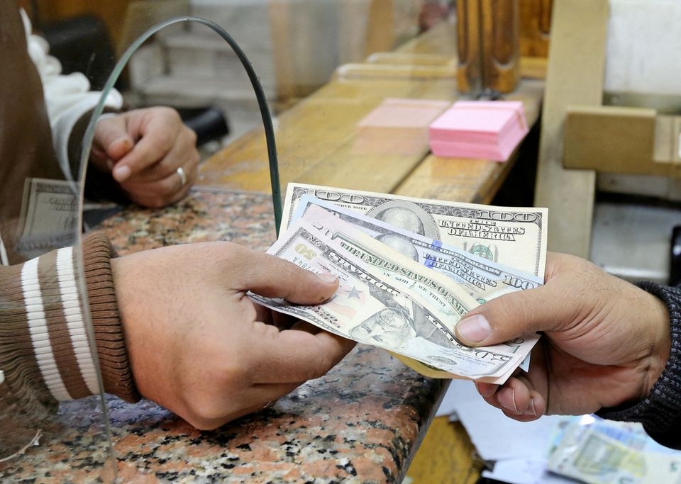 image Egypt&#8217;s pound sinks further against dollar after flexibility pledge