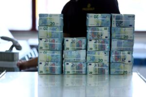 euro notes cash
