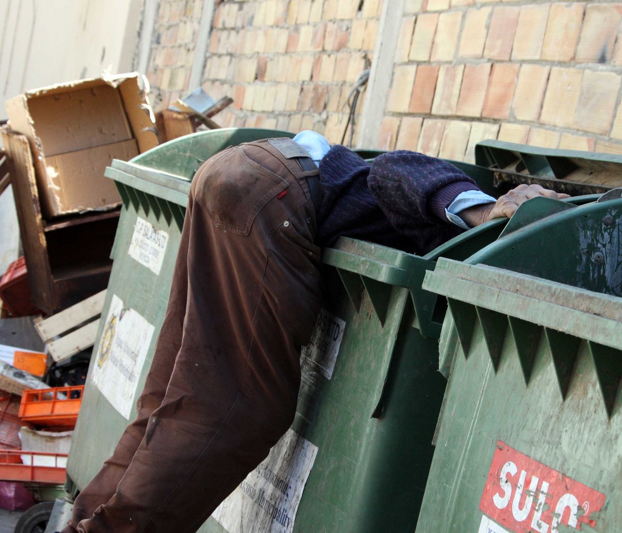 image Risk of poverty or social exclusion down in 2021