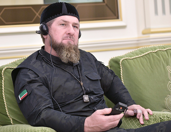 image Russia abandons Ukrainian bastion, Chechen chief suggests nuclear response
