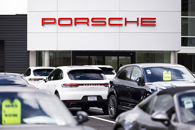 image Porsche still talking to teams about Formula 1 entry