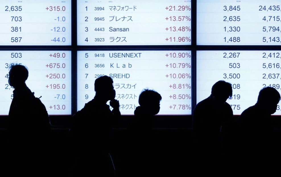 image Stocks rally wobbles as Fed hike draws near